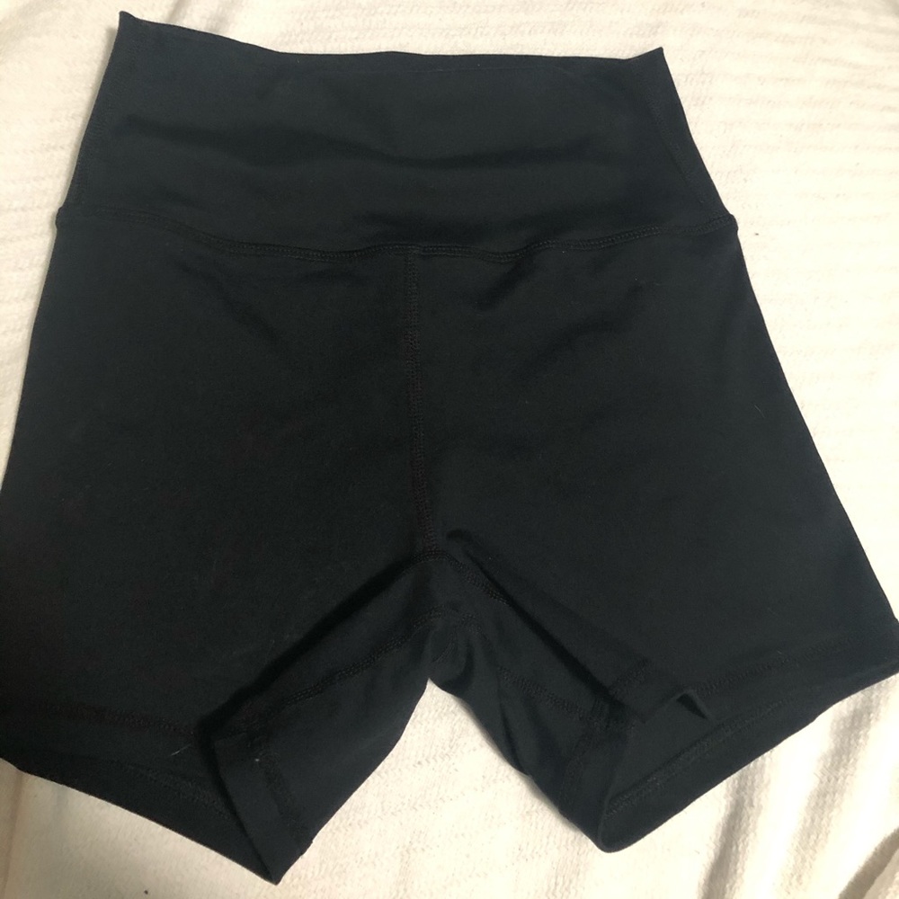 Tilyoucollapse shorts